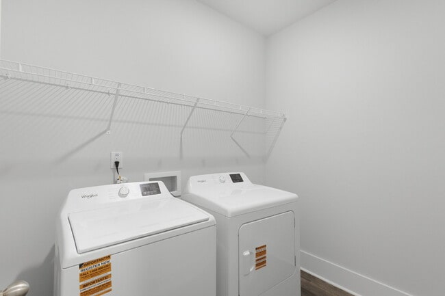 Building Photo - Spacious 4 Bedroom Home in Blake Farm