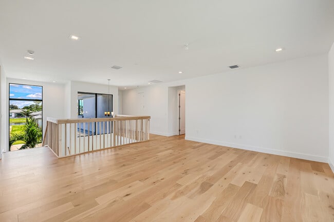 Building Photo - 9451 Riverside Pk Dr