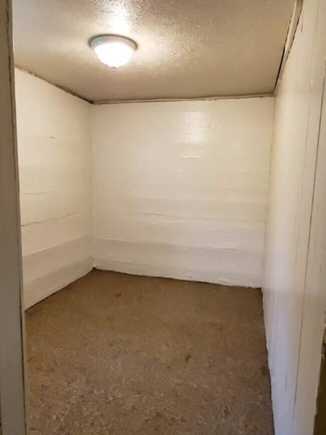 Building Photo - Beautiful 2 Bed 1 Bath Home