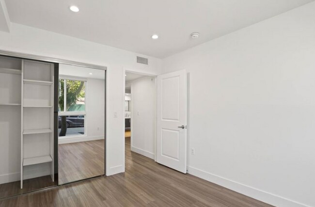 Building Photo - 833 N Edinburgh Ave Los Angeles, CA 90046