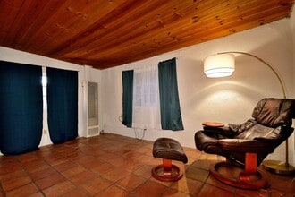 Building Photo - 142 Duran St