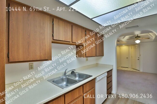 Building Photo - 10444 N 69th St