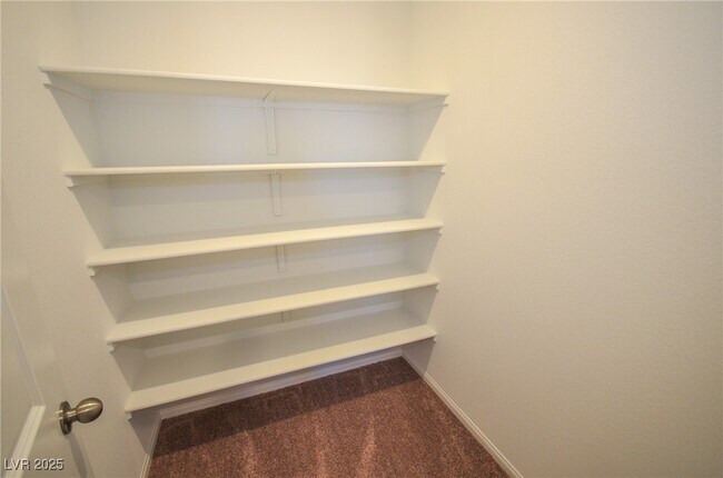 Building Photo - 5401 Lynn Crk Ave