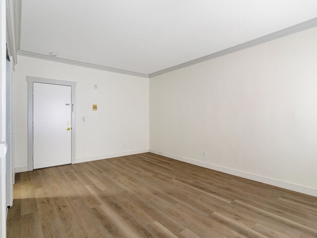 Interior Photo - 330 Cedar Avenue