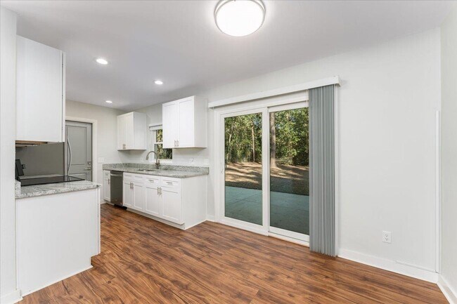 Building Photo - 1707 Hall Dr