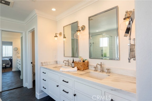 Building Photo - 6206 E Cliffway Dr