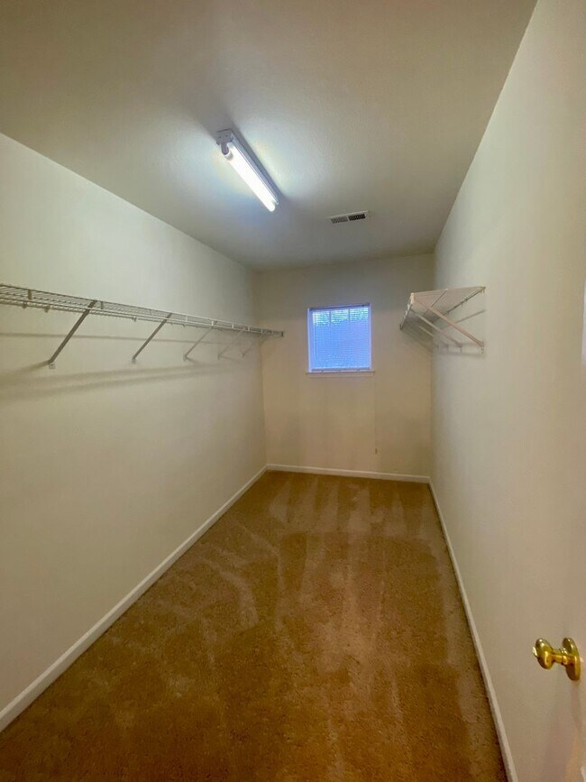 Building Photo - 3BR/2.5BA Townhouse in Ballantyne