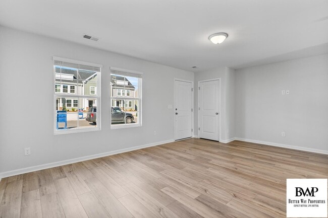 Building Photo - 1050 Astoria Dr