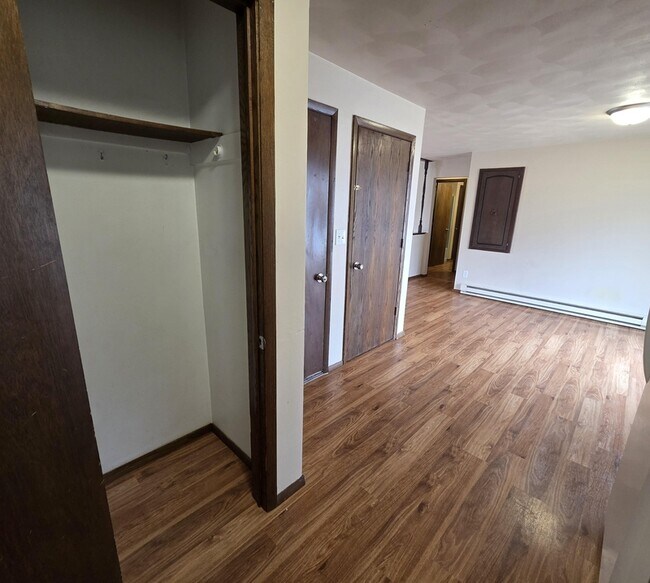 Building Photo - 1140-1142 W Weiland Ln