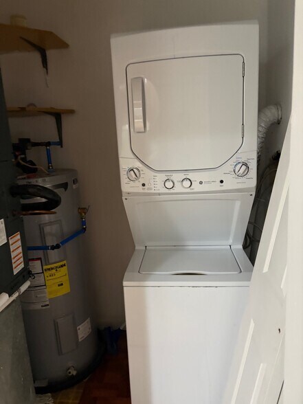 Building Photo - 166 Old Brookfield Rd