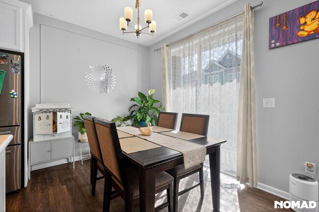 Building Photo - Charming 3BR Townhome in Highland Park
