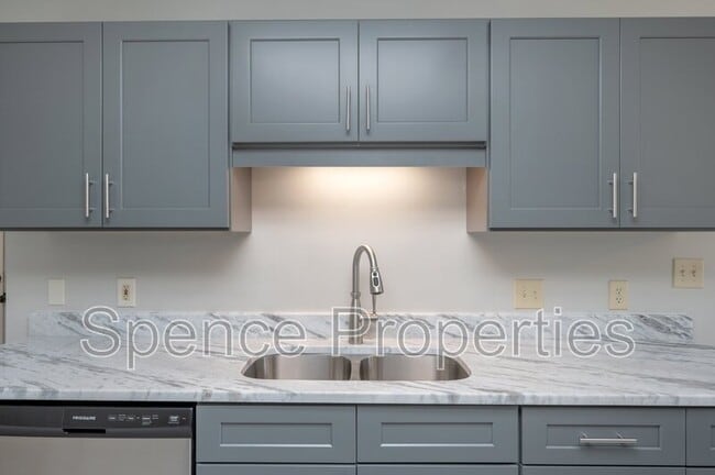 Building Photo - 440 Apple Dr