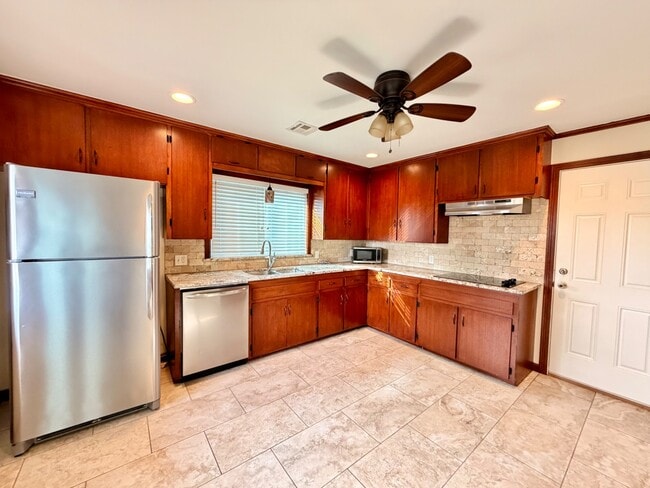 Building Photo - 4828 E 25th Pl