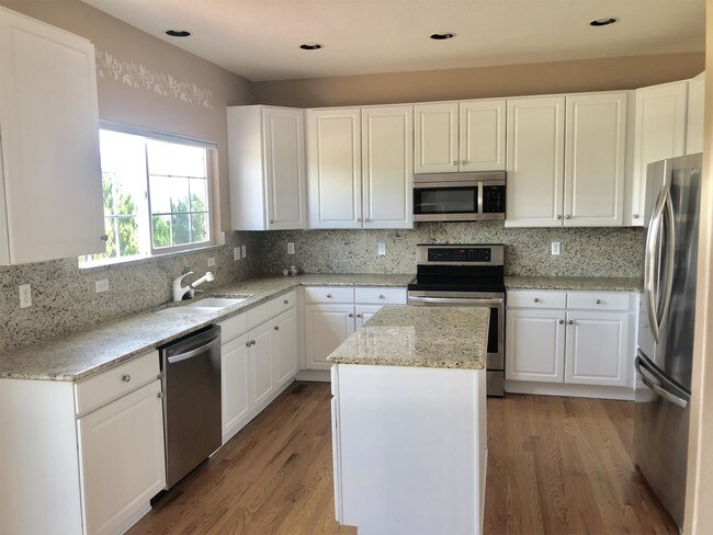 Building Photo - 2585 Clayton Cir