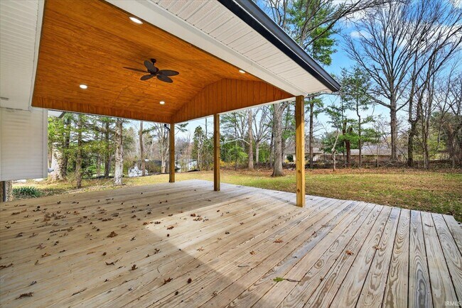 Building Photo - 633 S Ravencrest Ave