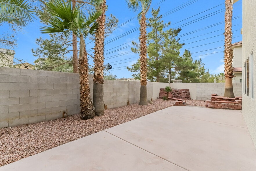 Building Photo - 10355 Missouri Meadows St