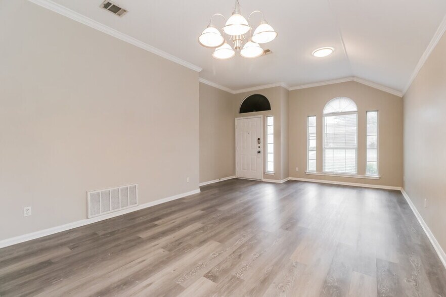 Building Photo - 200 Woodstone Dr