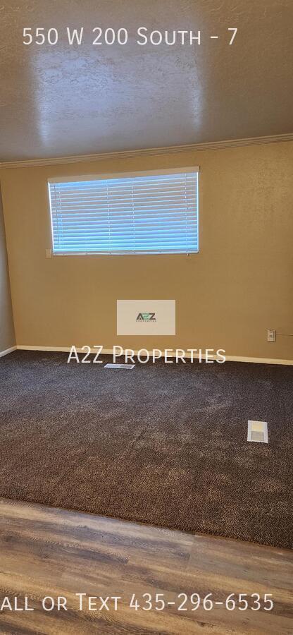 Building Photo - 550 W 200 S