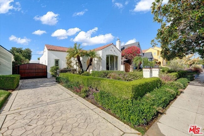 Building Photo - 135 N Gower St