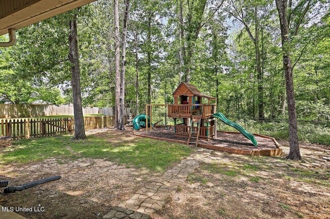 Building Photo - 114 Parkway Cove