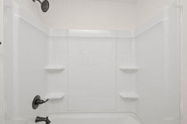 Building Photo - 377 Tuttle Ave