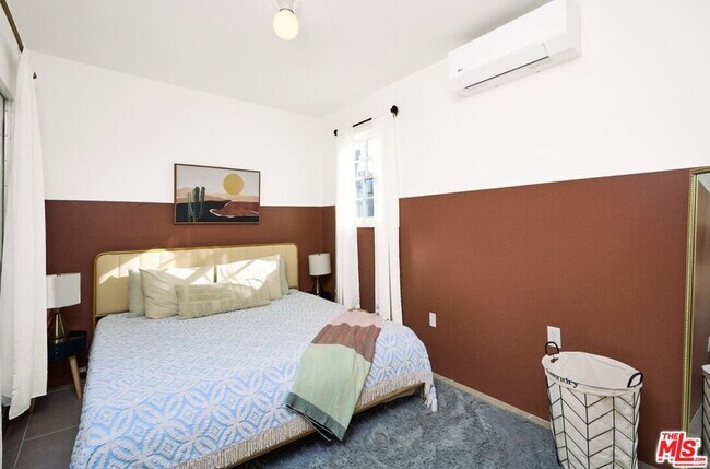 Building Photo - 818 Palms Blvd