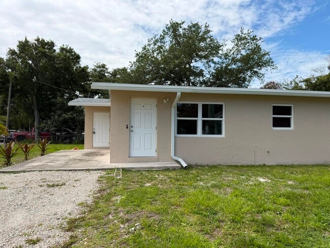 Building Photo - 1127 Avenue E