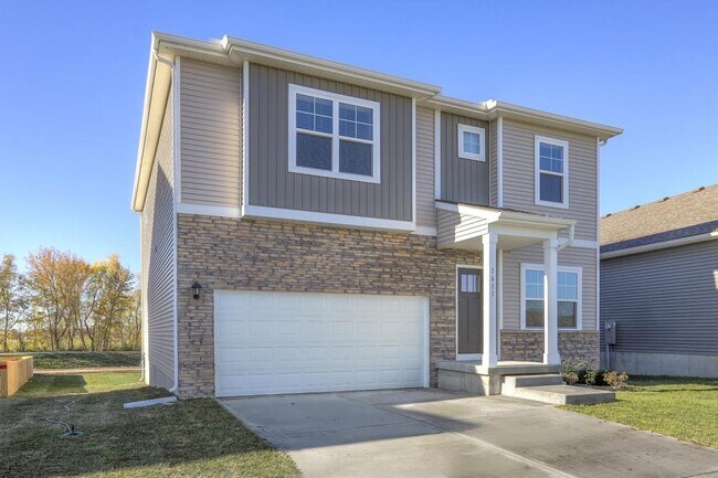 Primary Photo - 1611 Maci St