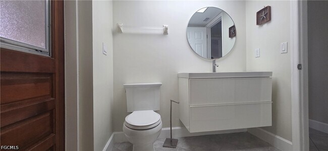 Building Photo - 534 SE 34th Terrace