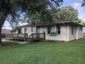 Building Photo - 3 bedroom 2 bath home for rent