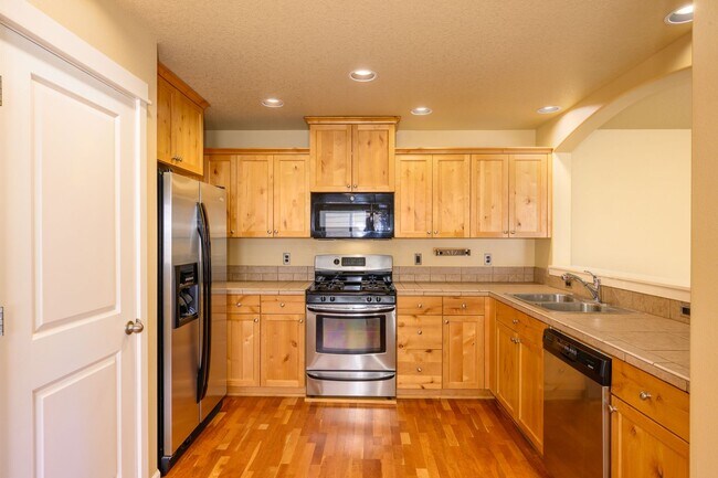 Building Photo - Wonderful 4 bedroom in SE Bend!