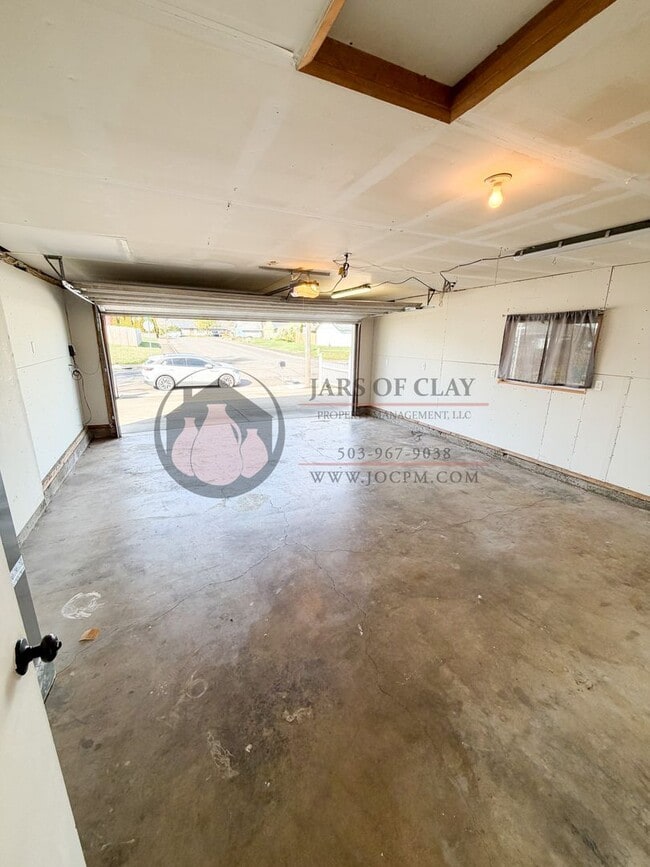 Building Photo - Move in ready South Salem Home!