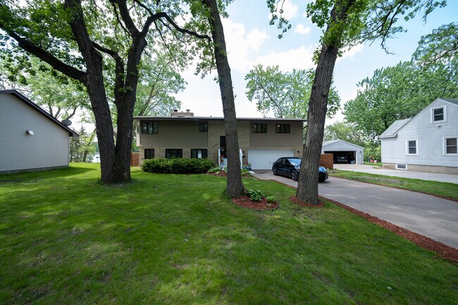 Building Photo - 8564 Lincoln St