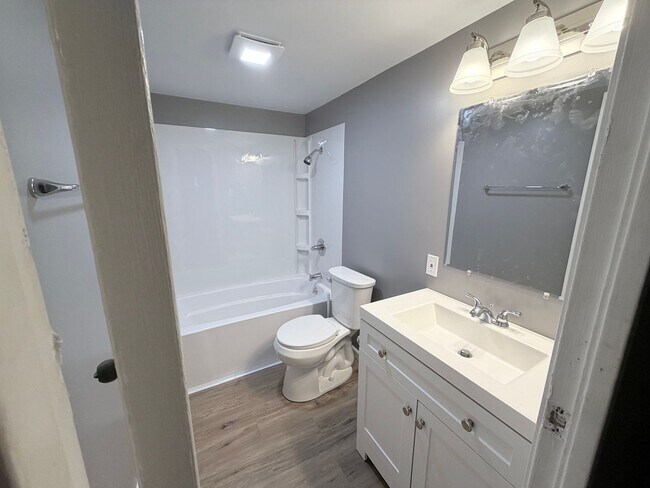 Building Photo - Newly renovated 3 bedroom house