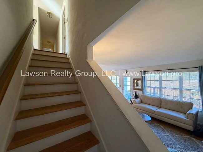 Building Photo - Gorgeous Classic Cave Spring Colonial in S...