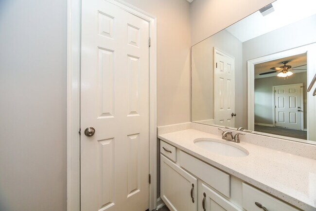 Building Photo - 4997 Woodberry Cove S