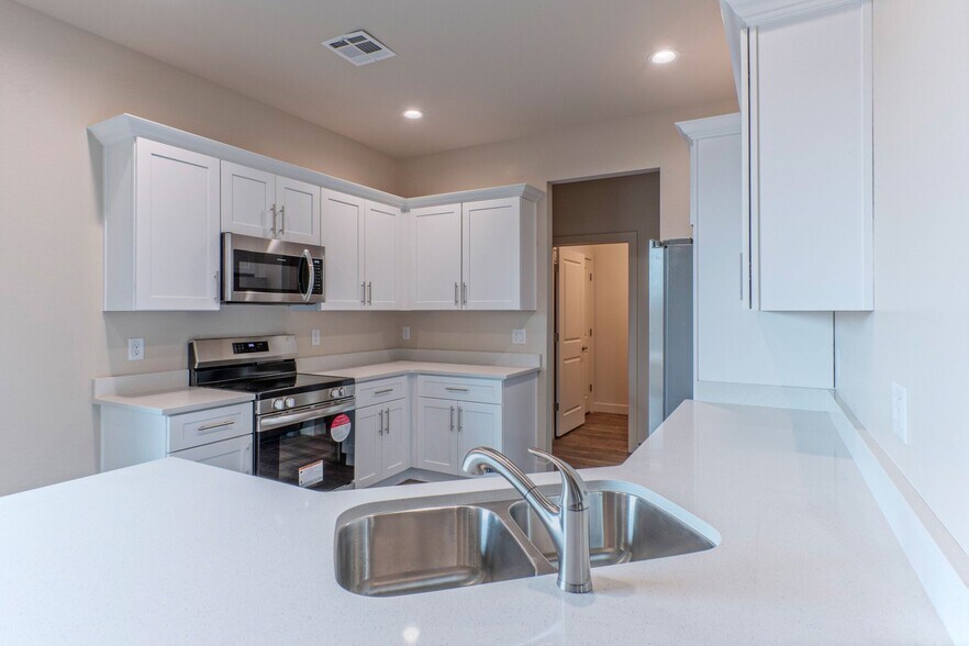 Building Photo - 4307 N 13th Pl