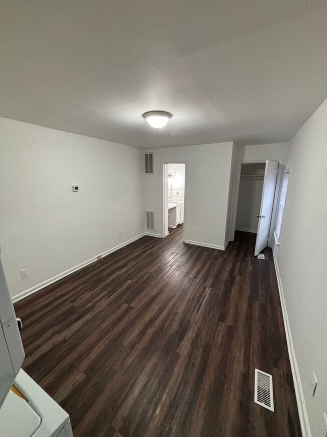 Building Photo - 4130