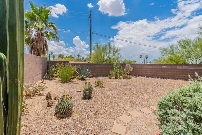 Building Photo - 9746 E Sascha St