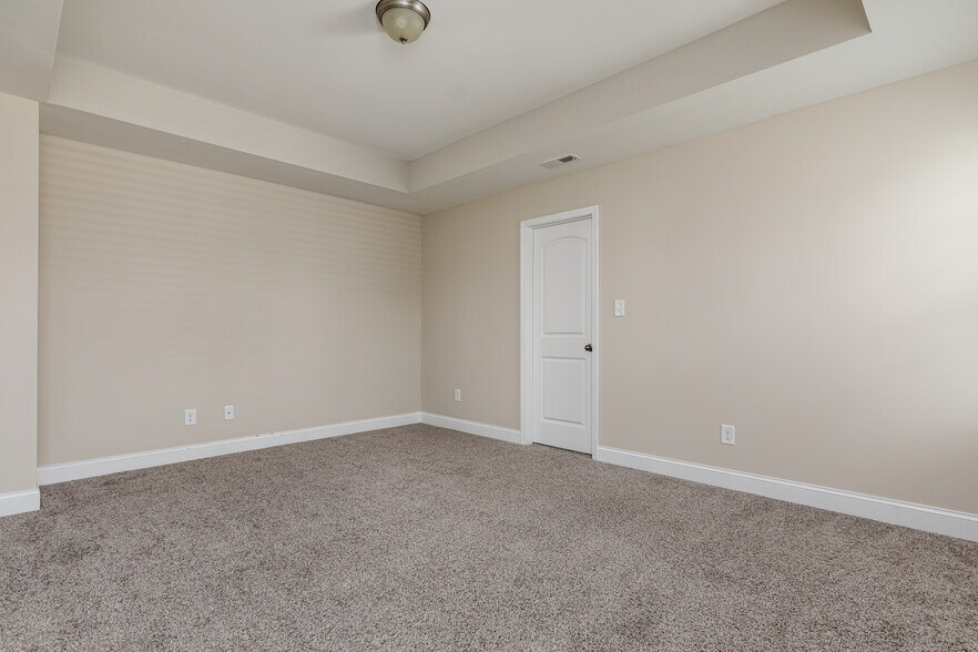 Building Photo - 290 Brentmoor Dr