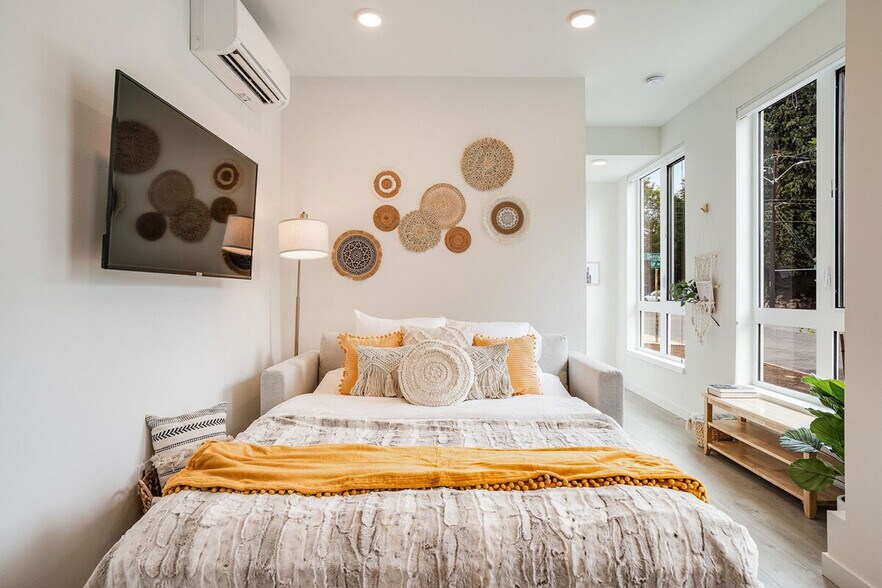 Building Photo - 1414 E Howell St