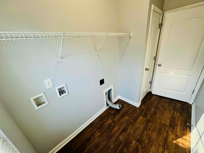 Building Photo - 1136 Doby Springs Dr