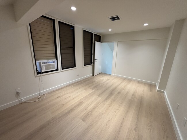 Building Photo - 500 Kawaihae St
