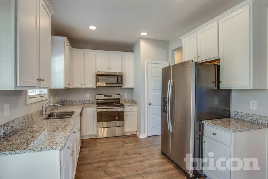 Building Photo - 718 W Coker Way