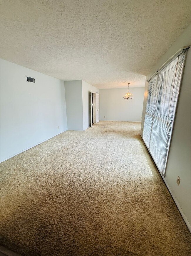 Building Photo - 706 Tibet Ave