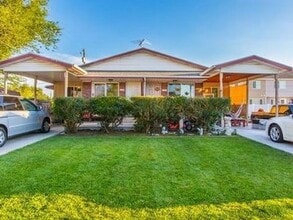 Building Photo - Maple Village Duplex