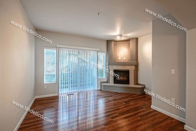 Building Photo - Cozy Townhome in Beautiful Progress Ridge-...