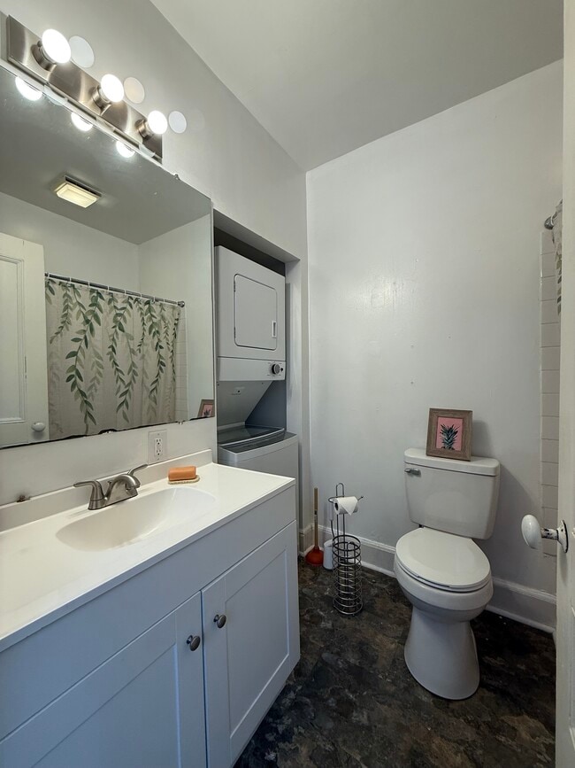 Building Photo - 164 Fair St