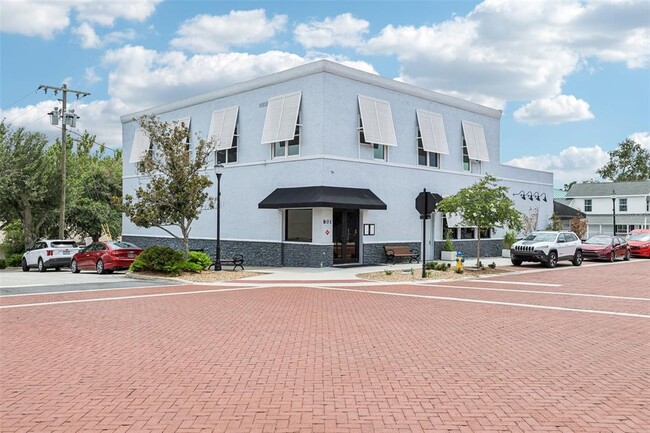 Primary Photo - 801 W Montrose St