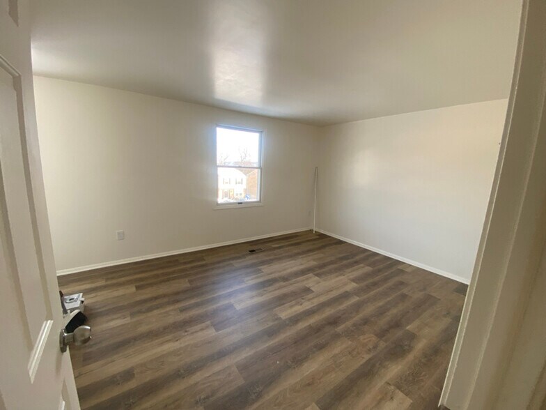 Building Photo - 679 S 82nd St